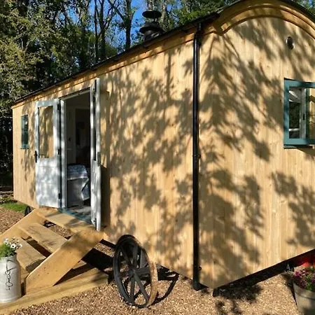 Coachroad Shepherds Huts Petworth Exterior photo