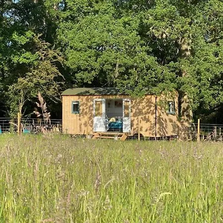 Coachroad Shepherds Huts Petworth Exterior photo