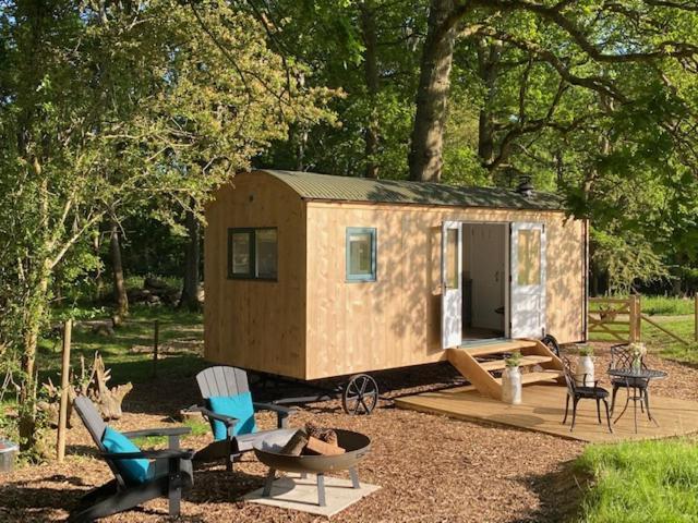 Coachroad Shepherds Huts * Petworth